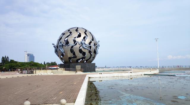 |门票涨至100元,景区却是\0\游客,如今无奈免费开放