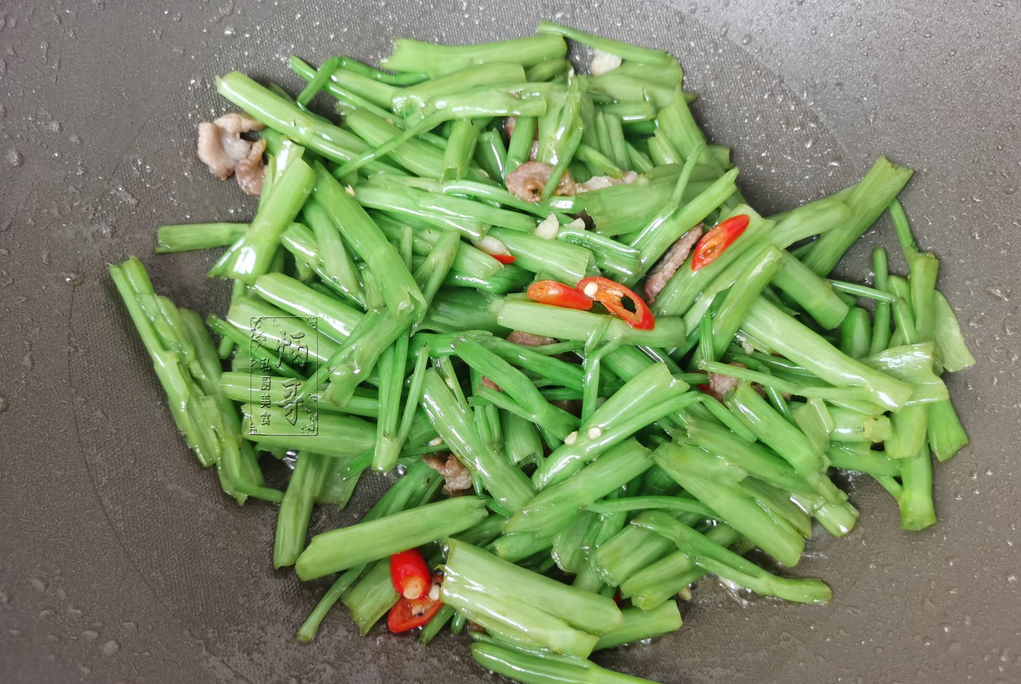 猪肉|最通便的,不是韭菜而是它!2元1大把,润肠道清宿便,小肚腩平了