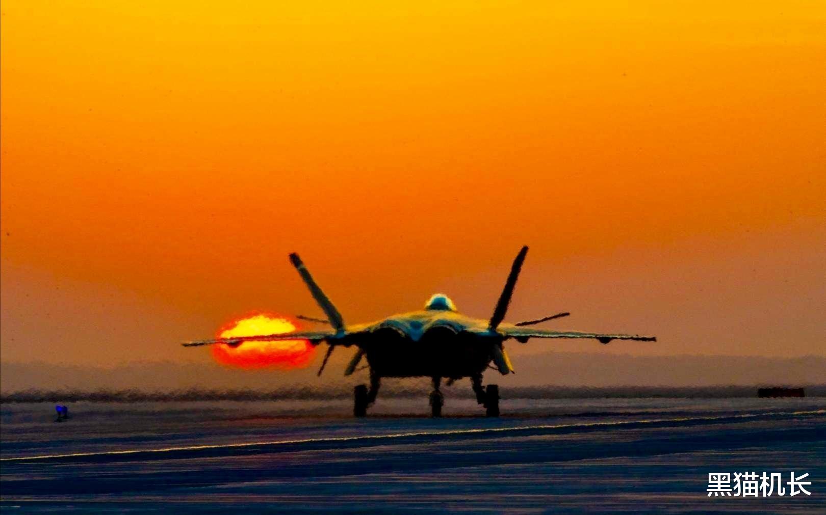 |成飞新飞机申请专利，飞翼布局好像轰20，还是离不开鸭翼？