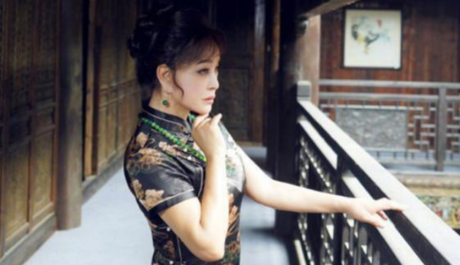 刘晓庆|63岁刘晓庆又一次挑战少女形象！看完定妆照后，网友脸色都变了！