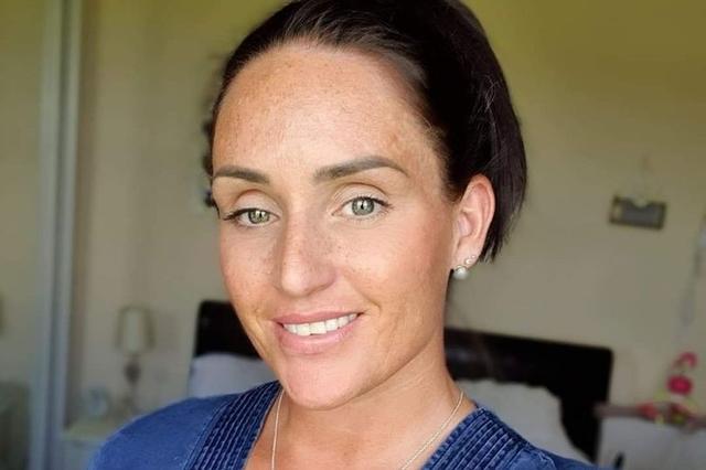 英国英鸟|英妈妈睡醒被眼前一幕惊呆:50头牛践踏花园排便,排队欲进家门