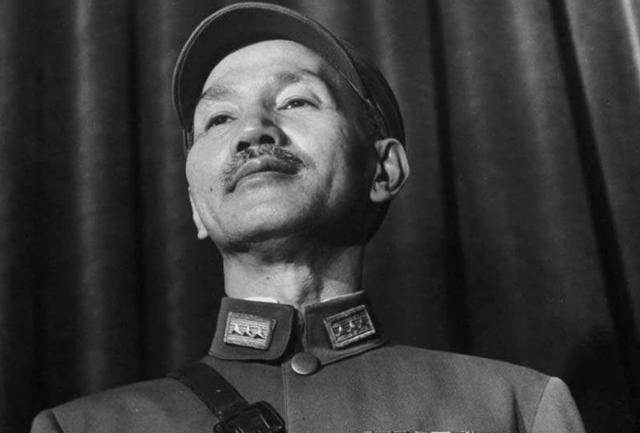 张灵甫|张灵甫黄百韬战死沙场，蒋介石回台湾后，如何对待他们的后代？