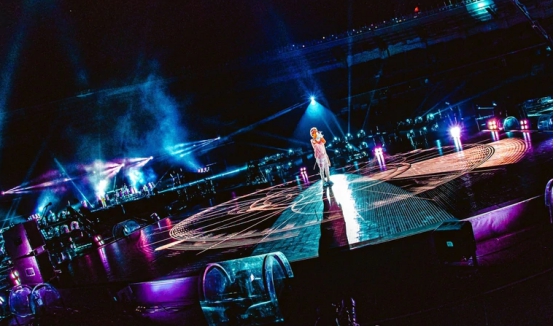 五条人|日本人气摇滚天团：ONEOKROCK，在线演唱会，吸引11万乐迷观看