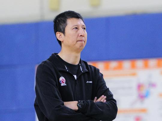 郭士强▲真拿老叔背锅！苏群曝出郭士强主动辞职内幕，难怪郭艾伦会哭