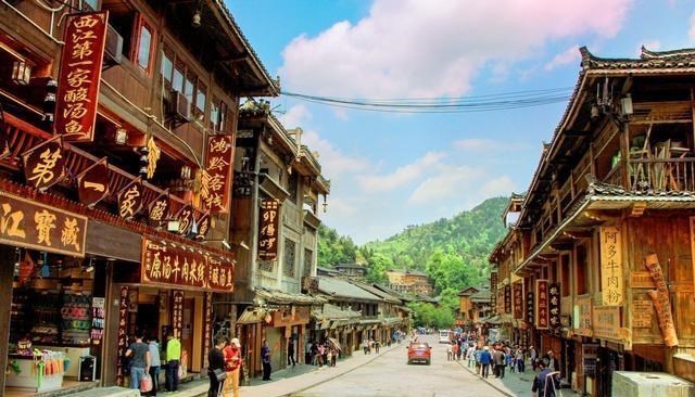 [苗寨]我国最“黑心”的景区，住一晚最少480元，扬言：根本不缺游客！