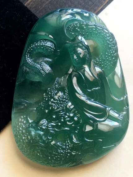 |喜欢翡翠，还要了解一件翡翠的背面