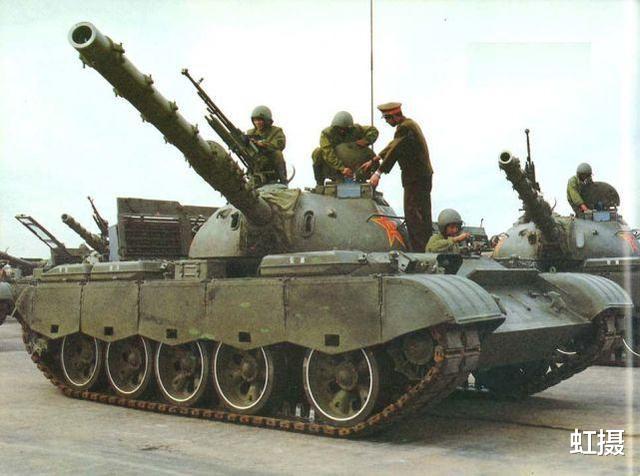 [浙江省]俄军阅兵出丑！坦克开过，刮坏莫斯科街道，都是履带不挂胶惹得祸