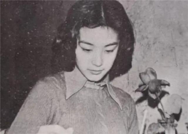 归亚蕾|76岁老戏骨归亚蕾：四度封后，和初恋相守54年，现儿孙满堂很幸福