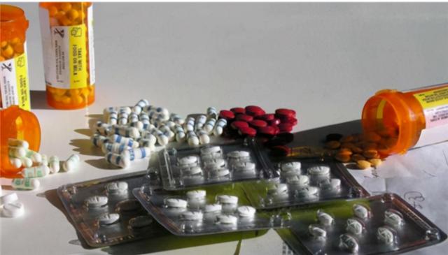 臆说古史|民企“药王”坐拥480亿身家，工厂建得像故宫，却几乎不给员工分红