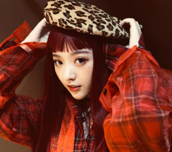 彭十六|彭十六粉丝突破3400万，为粉丝Cos女仆，宛如漫画中走出的少女