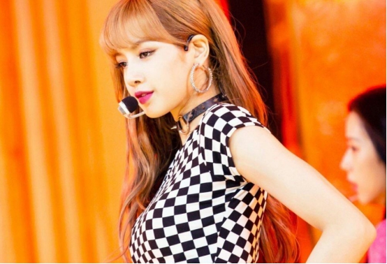 娱乐圈|老梁聊代言：lisa代言vivo s7，精美自拍，让人无法拒绝