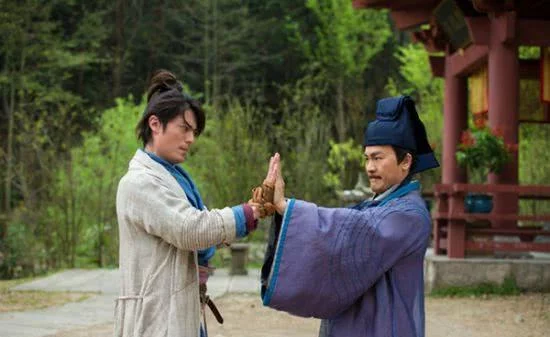 [岳不群]岳不群宁愿自宫学辟邪，也不肯找令狐冲学独孤？答案只有两个字