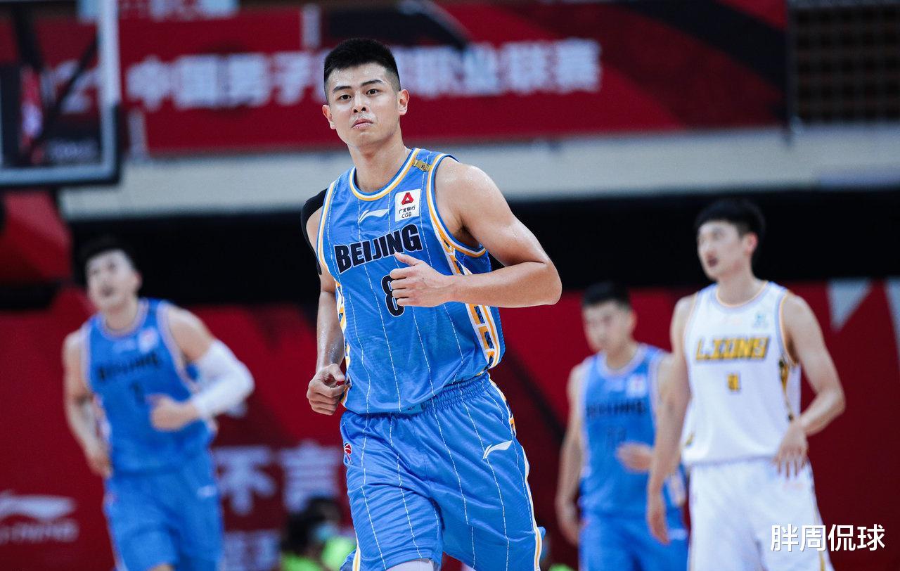 方硕|方硕太飘了！主帅布置战术他却径直走开，央视名嘴赶紧打圆场