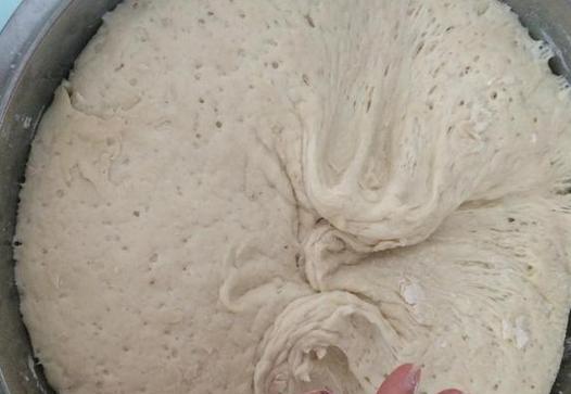 馒头@蒸馒头别只会酵母和白糖!多加一点它,10分钟发满盆,馒头还香软