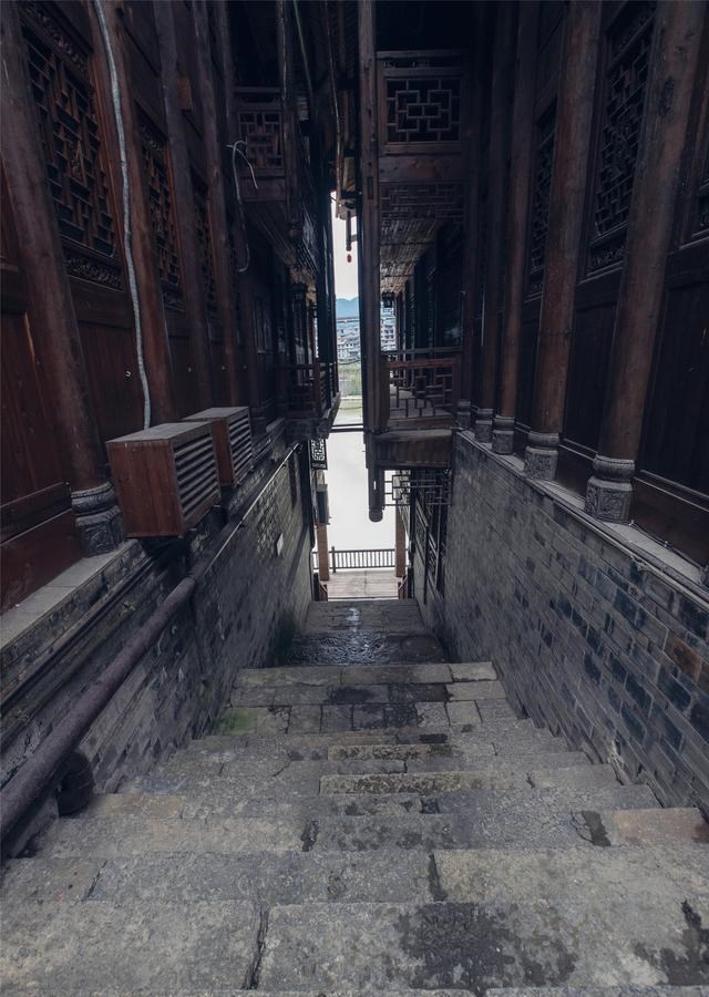 古镇|重庆一景区，雕像出现重大失误，没人解释估计你一辈子也不会知道