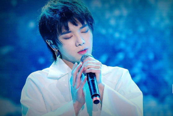 『华晨宇』在华语乐坛上,华晨宇是否被吹的太高太神?