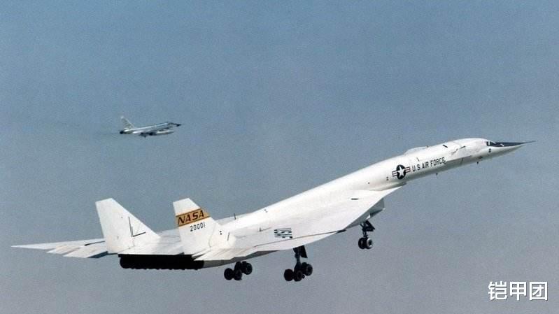 [轰炸机]造价比航母还要贵，这款轰炸机导弹都追不上，全世界仅一国能造