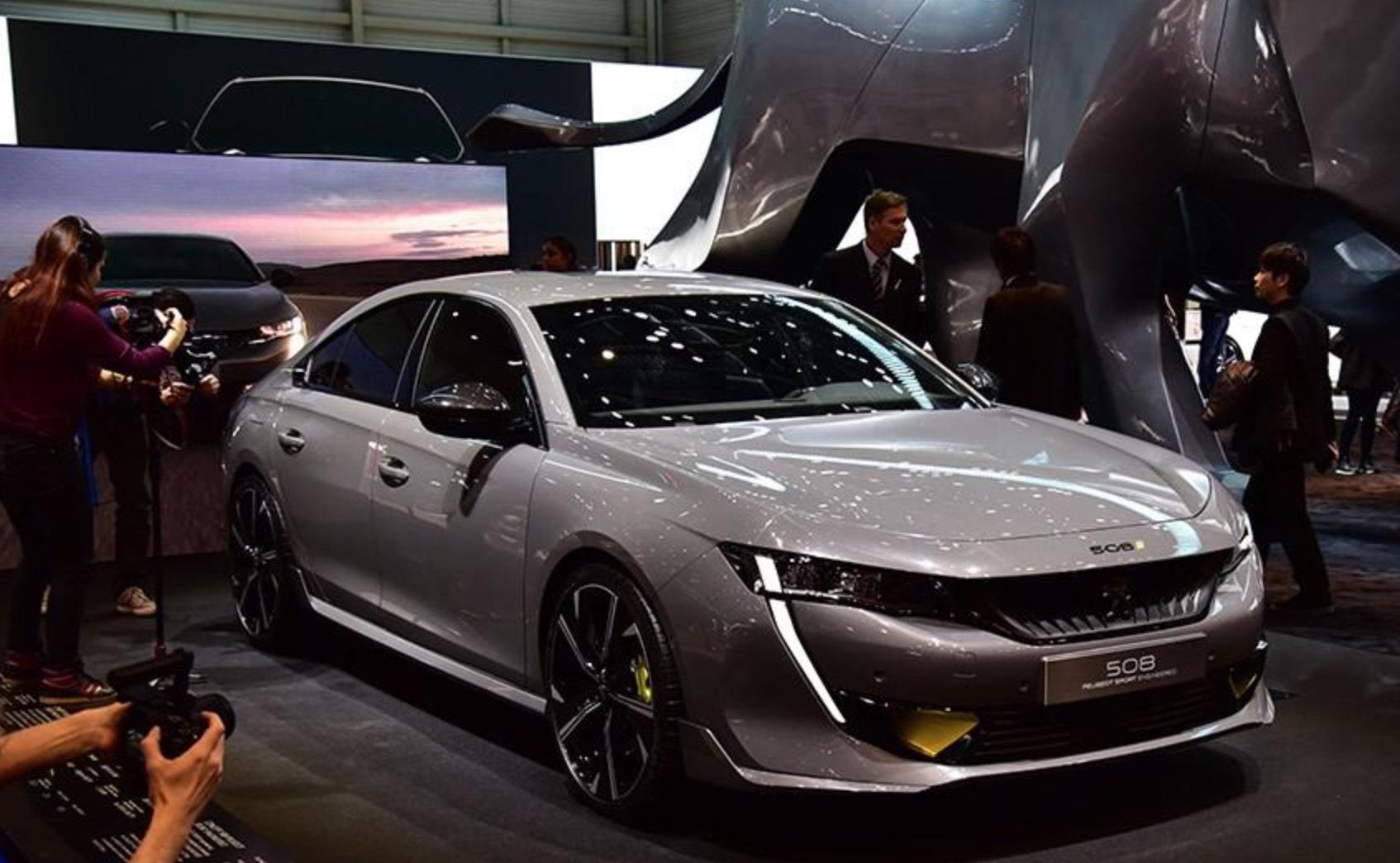 『轿跑』被忽略的国六中型车，车长4870mm，轿跑车身+无边框车门，油耗6L