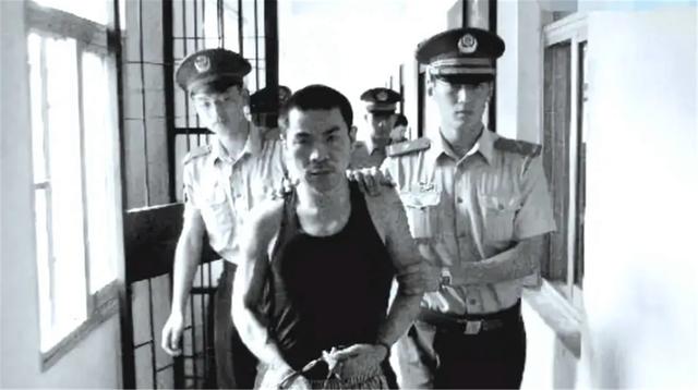 「增广贤文」东北“著名”的悍匪乔四，曾霸占了24位女明星，发起狠来连自己都砍！