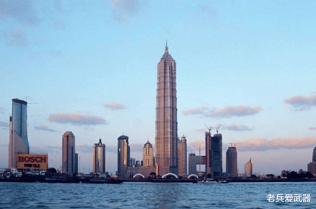 香港|世界上五大顶级酒店，第一名高484米，房间312个，就在中国