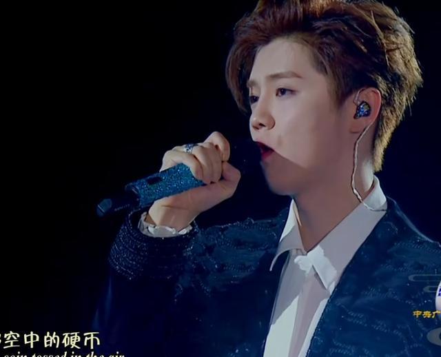 沙溢|中秋晚会太热闹：沙溢系错扣子，关晓彤鹿晗同场，韩雪疑唱错字