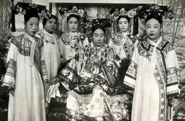 慈禧太后|慈禧年轻时有多漂亮？五世外孙女照片曝光，简直一模一样！