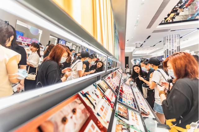 完美日记|33分钟破亿，成立三年估值超40亿美金，天猫最大彩妆黑马又破纪录