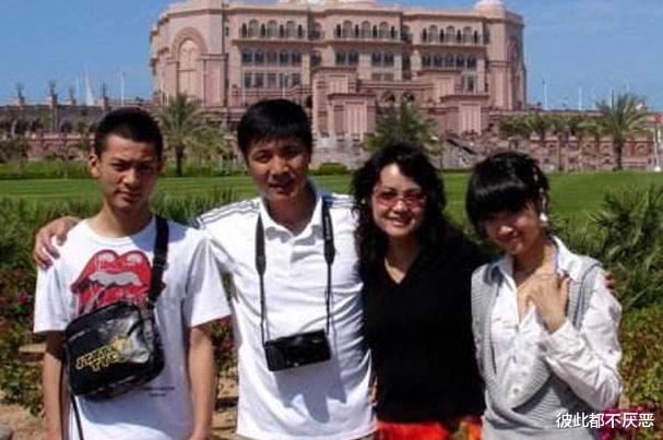 影帝|一家四口均是演员却很低调，爸爸是双料影帝，女儿继承妈妈的美貌