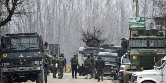 「印度」印军持续增兵超10000人，T90S坦克摆出开战模式，俄称大战一触即发