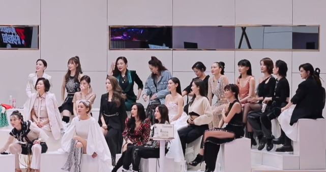 『蓝盈莹』“姐姐”蓝盈莹富二代背景曝光，父母生意失败关7家公司今非昔比