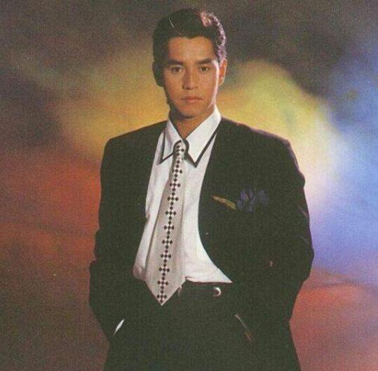 『谭咏麟』乐坛常青树谭咏麟：与发妻杨洁薇丁克13年，为什么与情人生子？