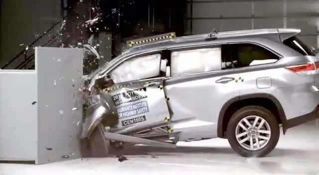 保研|主驾驶和副驾驶的A柱，一样硬吗