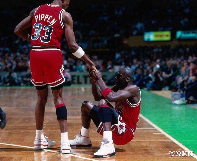 斯科蒂·皮蓬@作为乔丹最重要的副手，皮蓬11年才赚2008万，不如乔丹一年赚得多