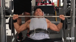 运动|泰国一和尚走红，8块腹肌让人想破戒，难以想象是200斤的胖子