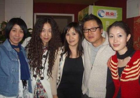 [陈琳]凌晨2点, 杨坤搭档\戴着口罩, 穿着红鞋\, 惨死草丛, 尸检报告藏真相?