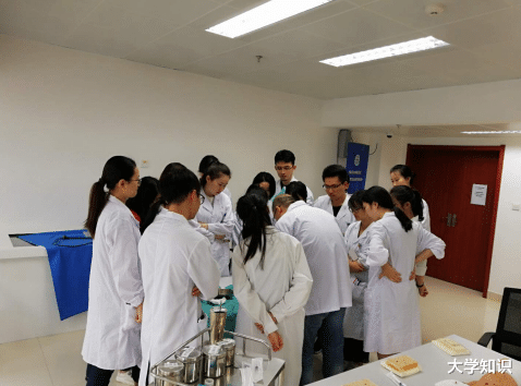 「」10个专业性很强的大学专业，毕业后工作好找！