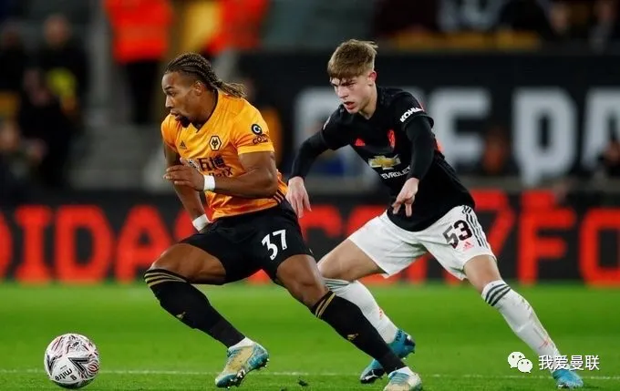 曼联■曼联续约18岁妖星！后防三位置全能，出场26次已稳坐一线队地位