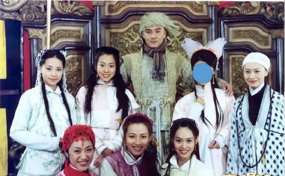 韦小宝|新版《鹿鼎记》刚开播，口碑跳崖式扑街，但剧中的老婆们真是幕了