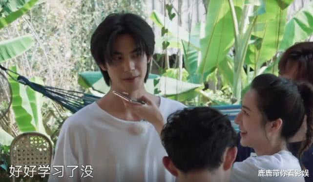 宋威龙@薇娅替8岁女儿追星，有谁注意宋威龙的反应？说不羡慕是假的