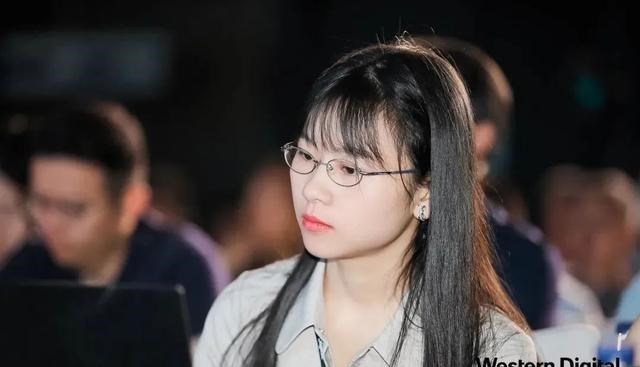 |获华为156万年薪的女博士，对比魔方男神贾立平：失去自我毁一生