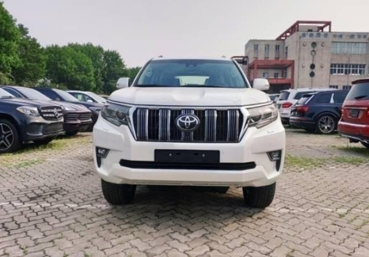 宝马5系|40岁，应该宝马5系，还是丰田霸道？