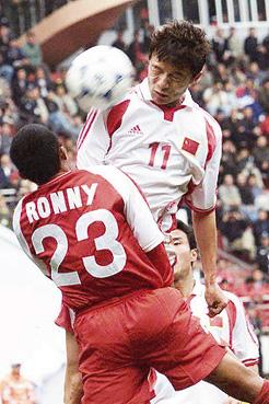 国足▲国足头球能力金字塔排名：杨旭垫底，李玮锋屈居亚军，塔尖无悬念