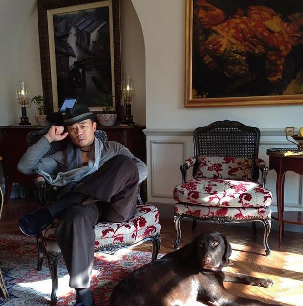 []参观周立波在美国的豪宅，每件家具都是奢侈品，简直是一座私人宫殿