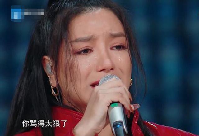 江映蓉：超女冠军也摆地摊！卖力唱歌拉人气，市民买唱片可获合影特权