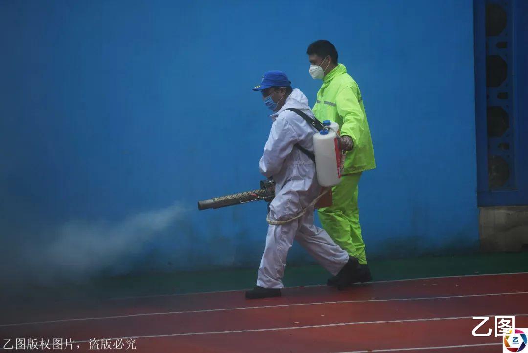 宁夏@一天消杀三所学校，合肥蓝天救援队11人消杀队紧张忙碌，迎接开学