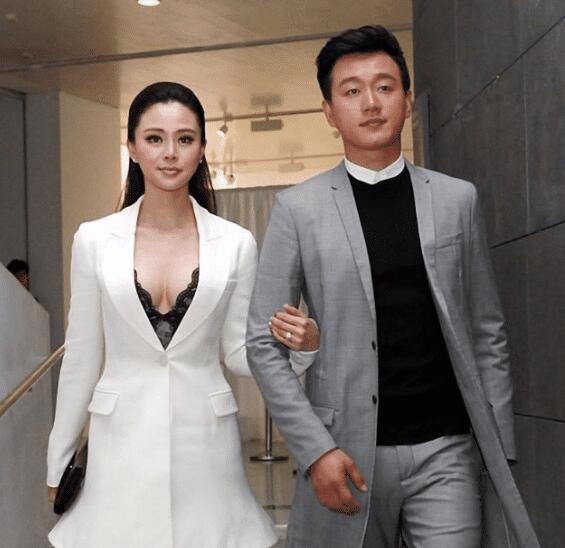 机器|最强“师生恋”，老师8年生了三孩子，她完全被当作“生育机器”？