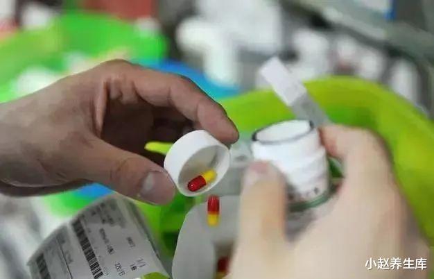 尿毒症:一家三口查出尿毒症,需终身透析,提醒:2件事惹的祸,不知克制