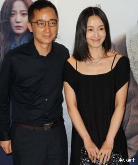 【央视】曾是央视美女主持,24岁就主持春晚,低调嫁富豪,44岁美得不像话