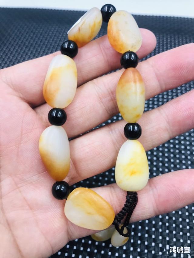 文玩|文玩菩提子盘玩腻了？来看看这三种可以盘玩出优质包浆的“石头”