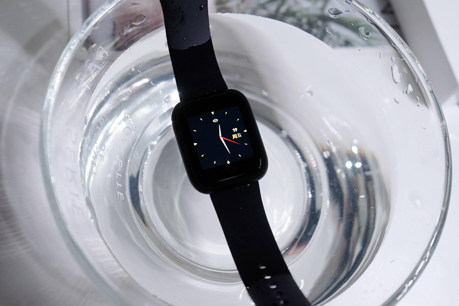 「智能手表」年轻人的第一块omthing简悦智能手表？百元售价，还要什么手环？